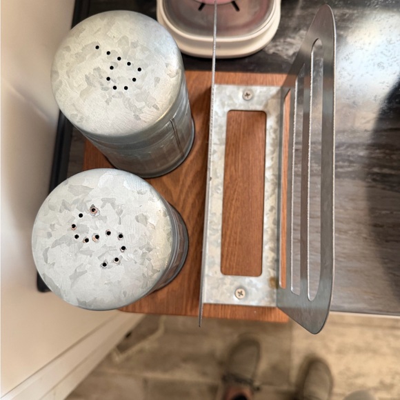 Kitchen utensils - Picture 2 of 2